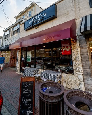Monty's BBQ Review: Southern Smoke and Flavor in Atlantic Highlands, NJ montys bbq